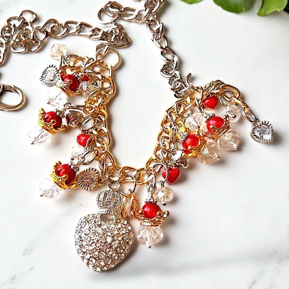 Elegant Gold and Red toned Queen of Hearts Charm Necklace - Picture 6 of 17
